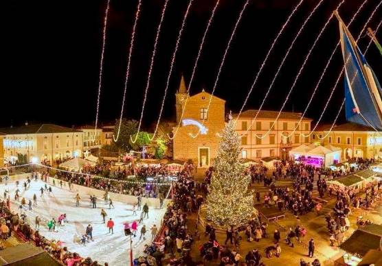 Shopping per le festivitàCervia a gonfie vele supera Milano Marittima