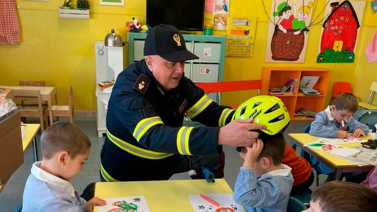 Cesena, la Polizia stradale alla scuola dell’Infanzia di San Giorgio spiega le principali regole della circolazione - Gallery