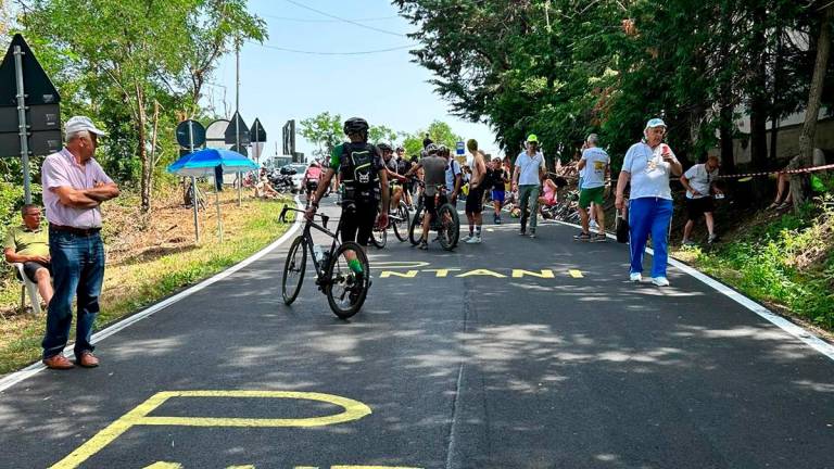 Tour de France, sul Barbotto muro di folla del popolo di Pantani: “Giustizia per Marco” VIDEO GALLERY