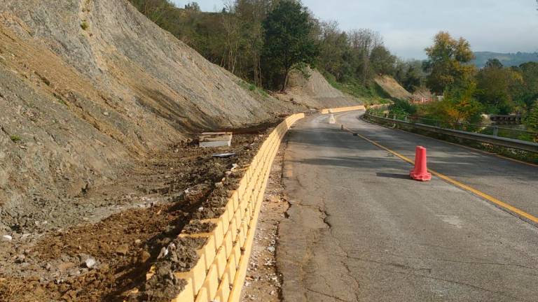 Cesena, pista ciclopedonale Borgo delle Rose: in corso il montaggio del muretto