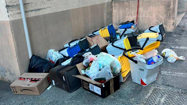 Forlì, rifiuti in centro: cittadini esasperati