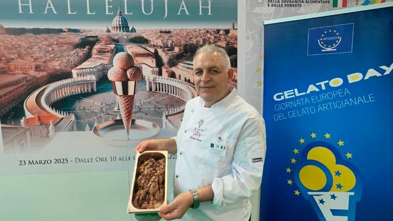 A Rimini ecco il gelato Hallelujah per il Giubileo con base di gianduia, nocciole e cioccolato realizzato da una gelateria siciliana