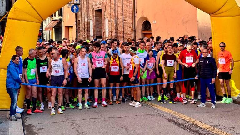 La partenza della corsa ieri in piazza