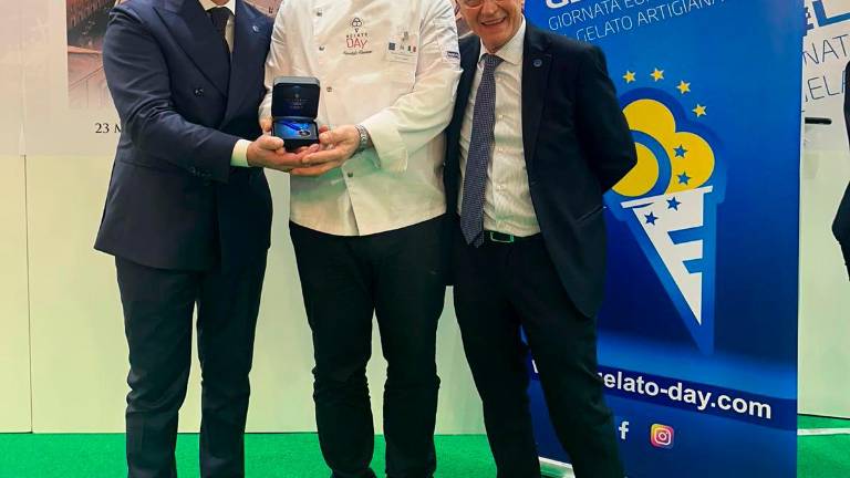 A Rimini ecco il gelato Hallelujah per il Giubileo con base di gianduia, nocciole e cioccolato realizzato da una gelateria siciliana