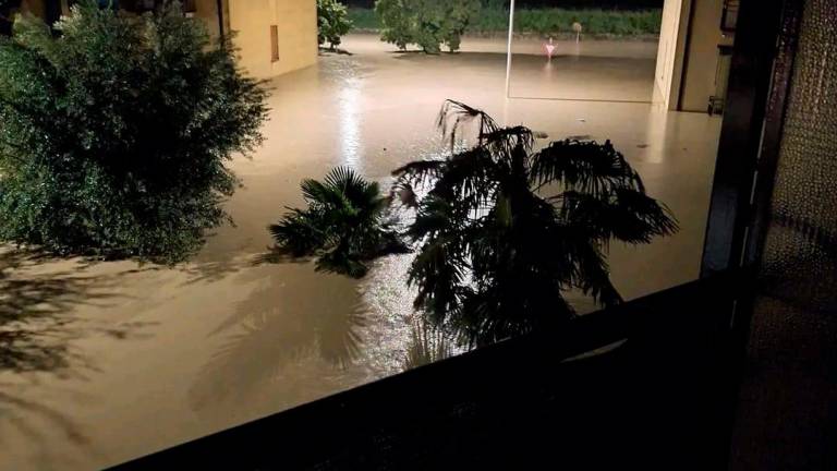 L’alluvione in via Cimatti (foto tratta da Emilia Romagna Meteo Facebook)