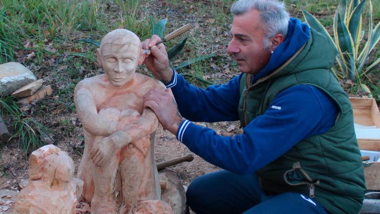 Roncofreddo, l’autore dei cavallucci marini ora fa opere con il legno recuperato dall’alluvione - Gallery