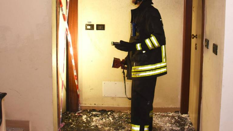 Rimini. Fiamme in una palazzina in via Dandolo, distrutto un appartamento. GALLERY