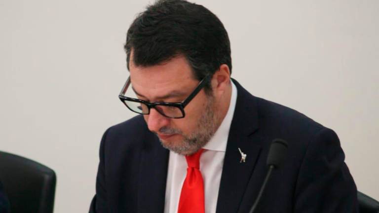 Ravenna, Salvini alla firma per la diga del rigassificatore: sarà lunga quasi un chilometro, lavori in due anni GALLERY