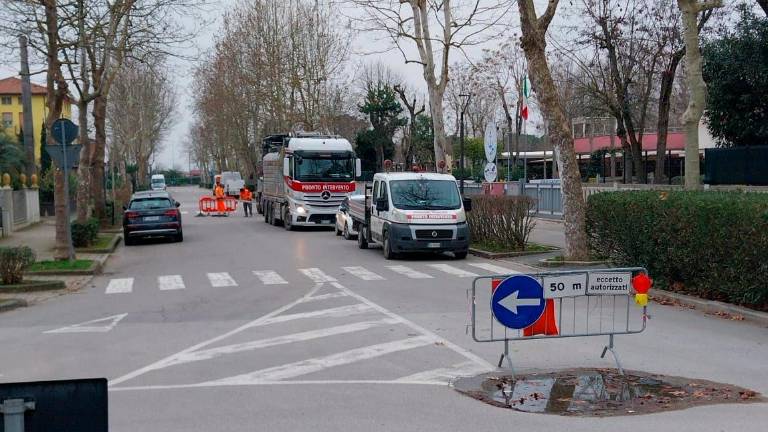 Iniziati i lavori di riparazione alle fogne in via Cavour a Cesenatico