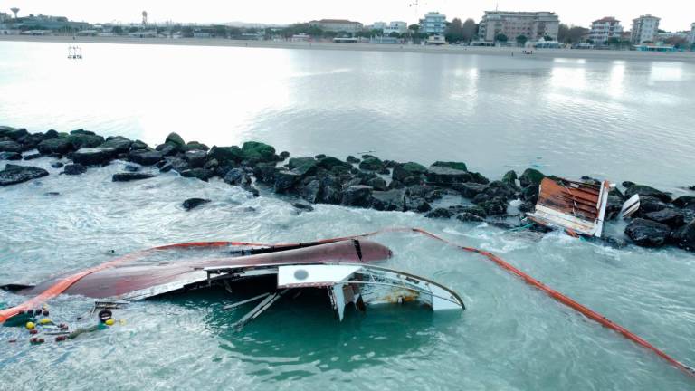 Troppi danni: dopo il naufragio a Cesenatico il “Calimero” non navigherà più