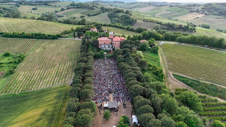 La folla di “Romagna in fiore” a Castel Raniero