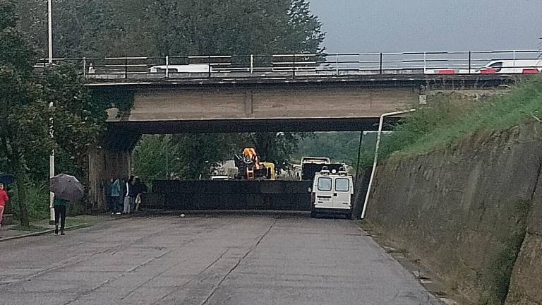 La costruzione del muro in via Cimatti (Foto MMPH)