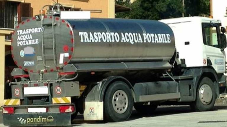 Per altri due anni, 10 famiglie di Cesena riceveranno l'acqua a casa solo con i camion cisterna