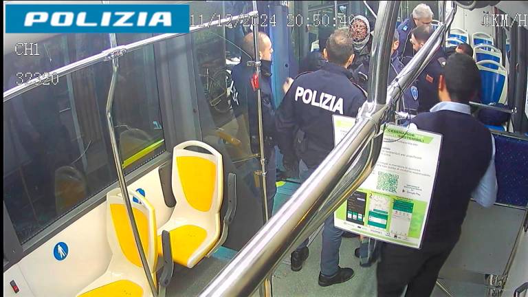 Brutale aggressione a un disabile sul bus Cesena-Cesenatico: due arrresti