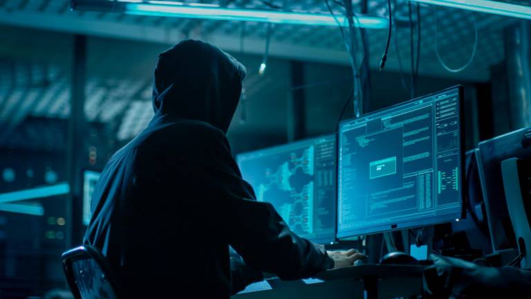 Cybersicurezza, l’allarme dell’esperto: «Siamo tutti sotto il mirino degli hacker. Basta una stampante per farli entrare»