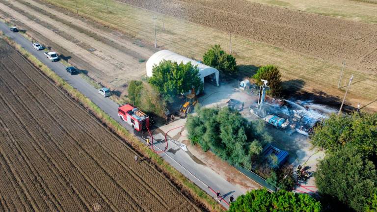 Incendio a Sala di Cesenatico: vigili del fuoco in azione in via Fossalta - Gallery