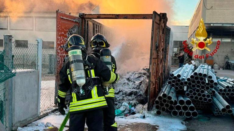 Forlì, incendio in un container di rifiuti