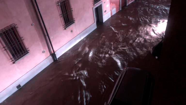 Le vie di Castel Bolognese trasformate in fiumi durante l’alluvione del 2023