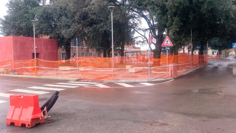 Come si presentava ieri l’area di piazzale Marabini antistante la stazione ferroviaria (foto Mmph)