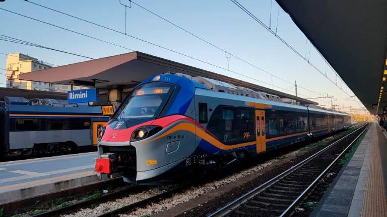 Treni e maltempo in Romagna, circolazione sospesa tra Forlì e Faenza, Faenza e Castel Bolognese e disagi anche sulla Rimini-Ancona