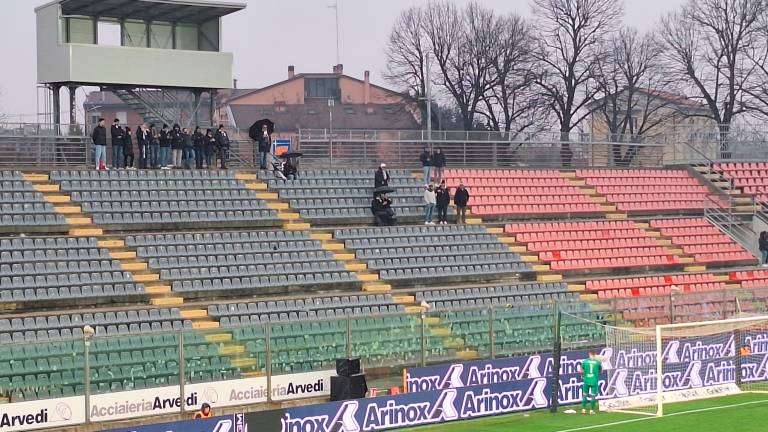 Cremonese-Cesena: in curva ospiti è vietato l’accesso anche per i power bank