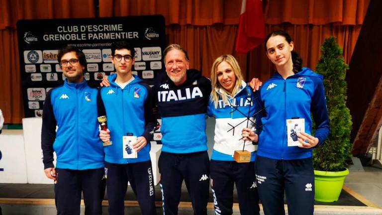 I tecnici romagnoli Michele Mazzetti (primo da sinistra) e Greta Pirini (seconda da destra) con Francesco Delfino (secondo da sinistra) a Grenoble