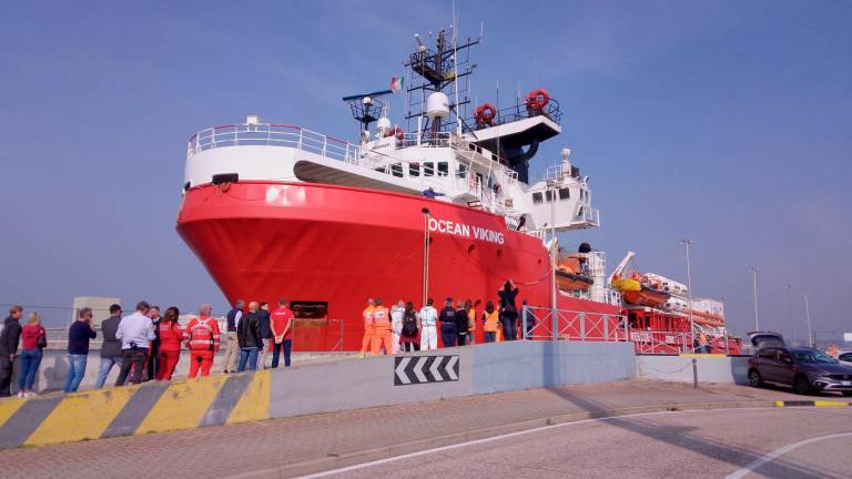 L’Ocean Viking in banchina (fotoservizio Massimo Fiorentini)