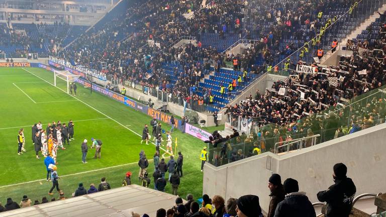 L’atto d’amore dei tifosi del Cesena: cori e applausi alla squadra dopo il 6-1 di Bergamo VIDEO