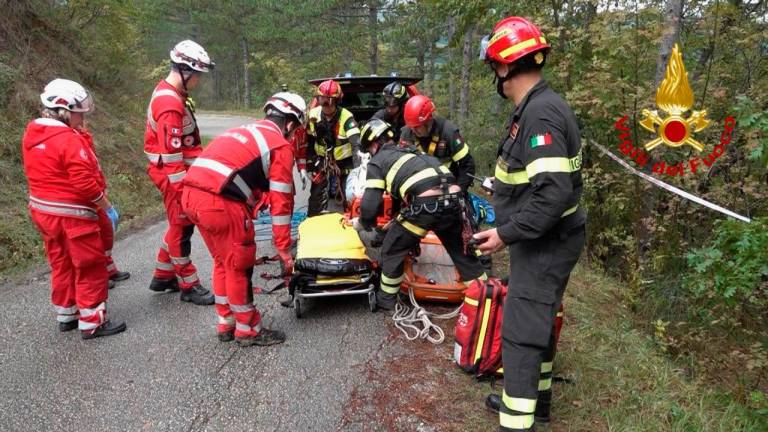 “Due cacciatori sono scomparsi”: l’esercitazione dei Vigili del Fuoco a Rocca San Casciano VIDEO GALLERY