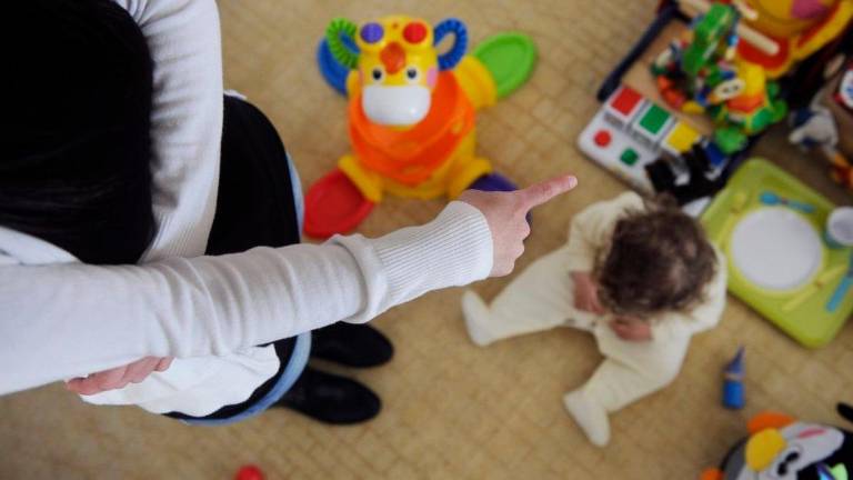 Longiano, maestra violenta coi bimbi: la scuola incontra i genitori e si scusa