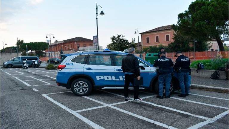 Furti in un negozio del centro di Cesena e nella galleria del Montefiore: presi e denunciati un maggiorenne e un minorenne