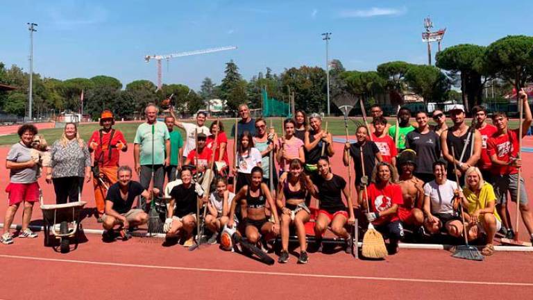 Forlì, Libertas Atletica: una domenica al lavoro per ripulire il campo Gotti