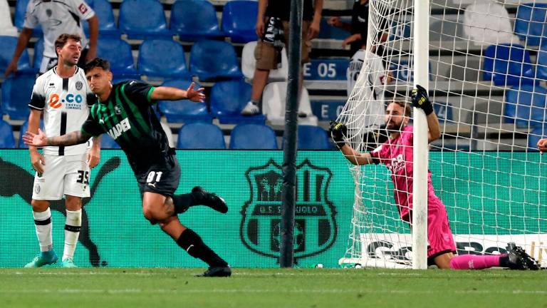 Flavio Russo esulta dopo il gol del definitivo 2-1 realizzato all’andata in Sassuolo-Cesena (Rega)