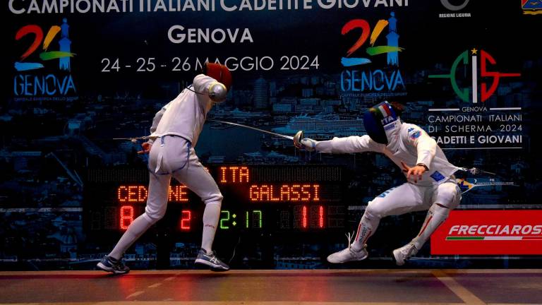 Matteo Galassi, a destra, ha appena vinto il titolo italiano Under 20 a Genova foto federscherma