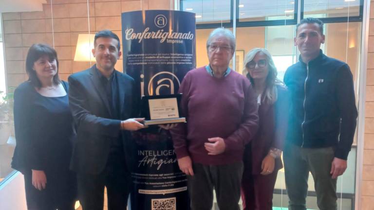 Cesena, “a 72 anni lascio l’officina in ottime mani”: Confartigianato premia Walther Targhini