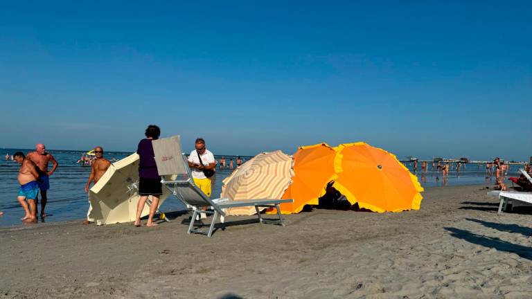 Cesenatico, turista morto in spiaggia per un malore, la figlia: “Grazie a tutti coloro che hanno provato a salvarlo”