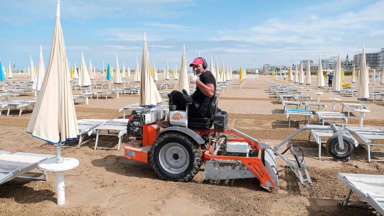 Concessioni spiagge, i sindacati dei balneari: “Procedura di infrazione, serve confronto con l’Unione Europea”