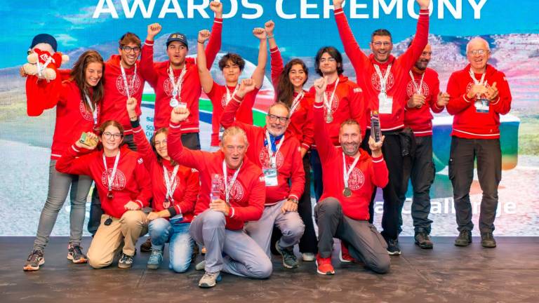 Cesena, l’auto solare italiana Emilia 5 vince la Solar Challenge in Sudafrica: nel team anche un cesenate