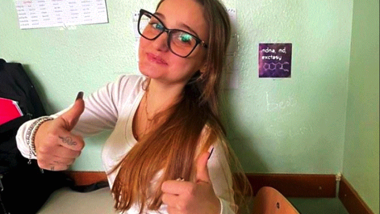 Alice Soli sui banchi di scuola