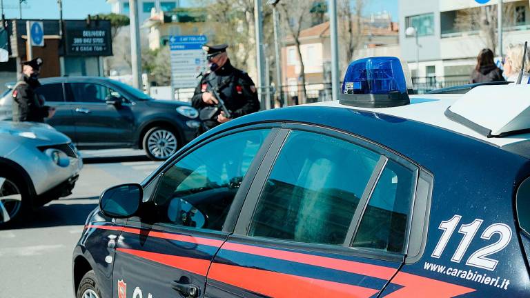 Riccione, tassisti abusivi che portavano i giovani in discoteca multati a Pasqua dai carabinieri