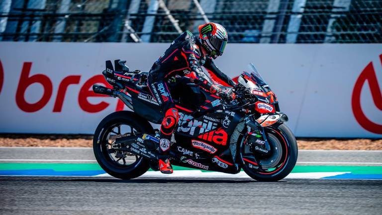 Marco Bezzecchi con l’Aprilia