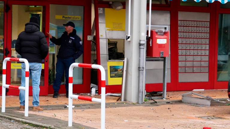 Bancomat fatto saltare alle Poste di Pievesestina di Cesena: ladri in fuga senza bottino