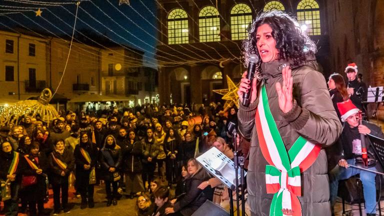 Rimini. Le luci del Natale accendono una luce di speranza per dire no alla violenza sulle donne FOTOGALLERY