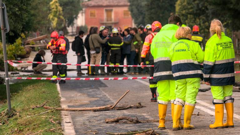 Maltempo in Romagna, la Protezione Civile: “A Traversara la casa dei due dispersi è collassata per l’acqua” - Gallery