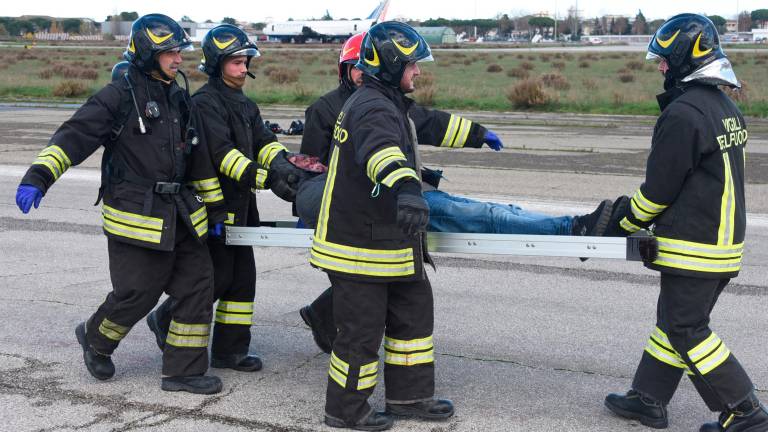 Rimini, simulazione di incidente aereo: maxi-esercitazione in aeroporto - Gallery