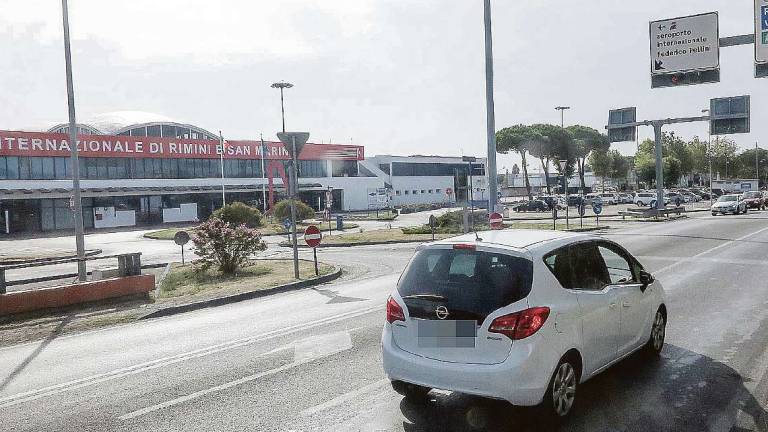 Rimini. Aeroporto, piano straordinario per auto e pedoni