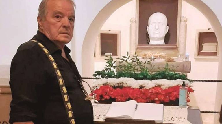 Cesenatico: viva il duce. L'ex vice sindaco inneggia a Mussolini