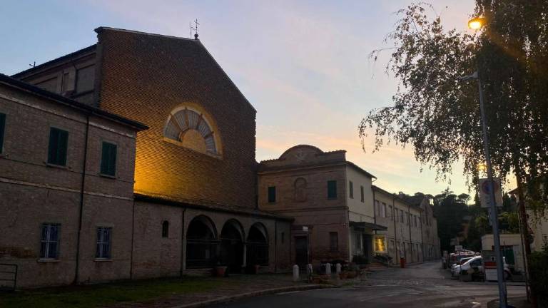 Caro energia: a Cesena la chiesa dell'Osservanza spegne le luci