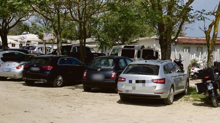 Ravenna, stradelli: centinaia di auto ignorano il divieto di sosta