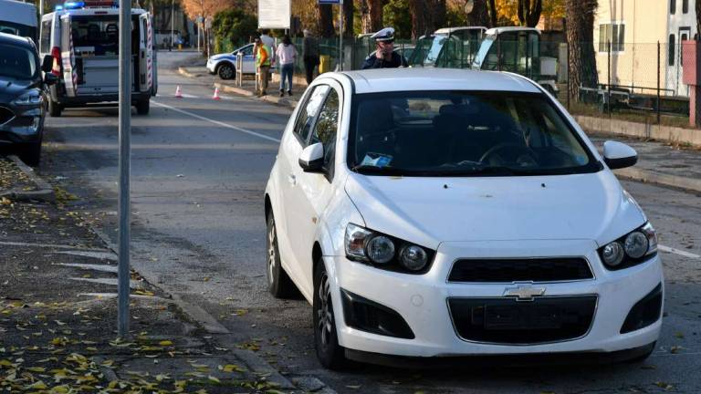 Forlì, incidente: 16enne investito mentre attraversa